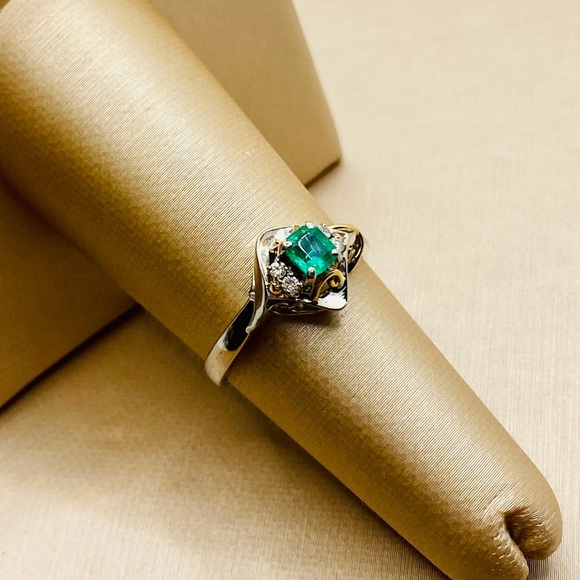EUC Estate Platinum Natural Emerald & Diamond Ring w/ 18k Yellow Gold Accents - Picture 5 of 15